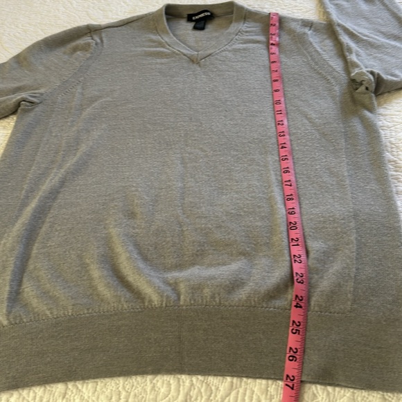 Express Men’s 100% Merino wool long sleeve sweater in light gray size large. - Picture 8 of 10